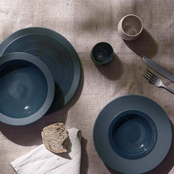 Assiette creuse GUY DEGRENNE Bahia Bleu de Roche en grès bleu 20cm