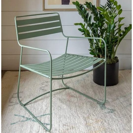 Fauteuil bas avec accoudoirs bridge FERMOB Surprising en métal - 25 coloris