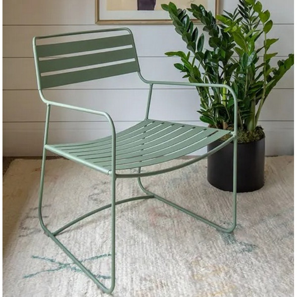 Fauteuil bas avec accoudoirs bridge FERMOB Surprising en métal - 25 coloris