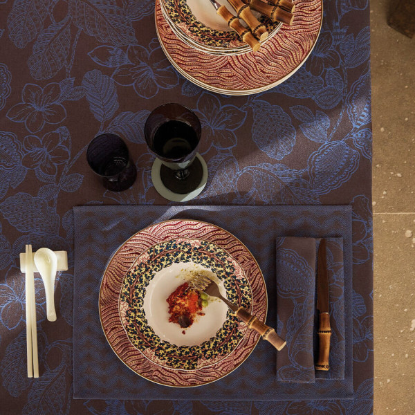Serviette de table LE JACQUARD FRANCAIS Sulawesi Fleurs Terre Indigo 100% coton 55x55cm
