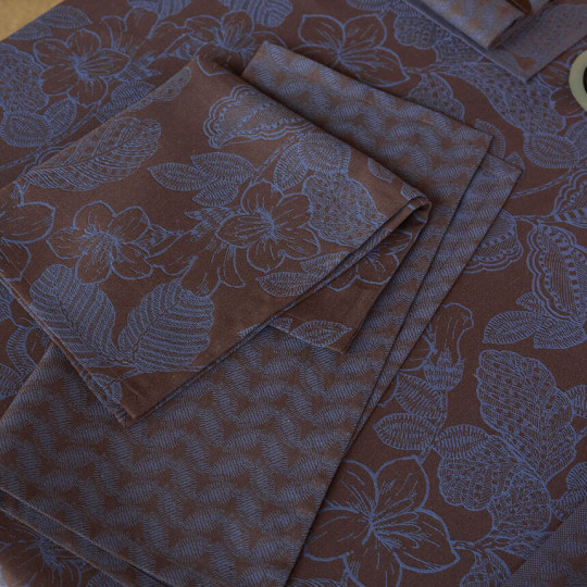 Serviette de table LE JACQUARD FRANCAIS Sulawesi Feuillage Terre Indigo 100% coton 55x55cm