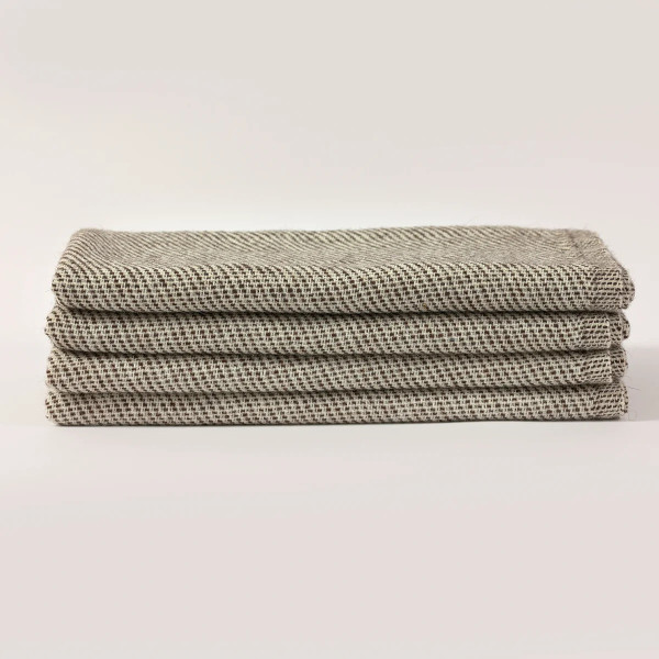 Plaid MIDIPY Munia noir et blanc en haute laine française 140x200cm franges écru porte-plaid camel