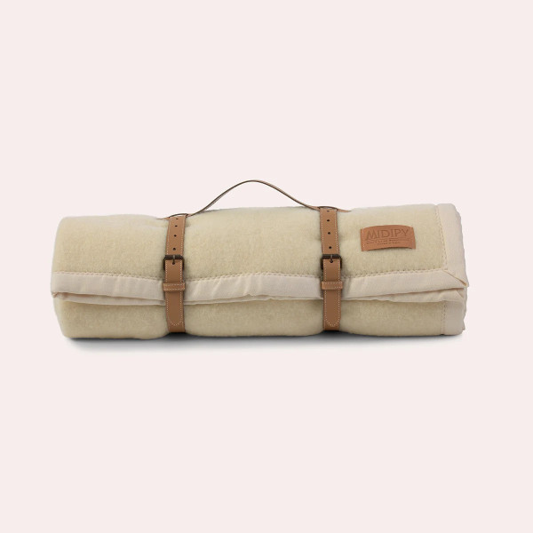 Plaid MIDIPY Gabarro blanc en haute laine française 120x180cm galon écru porte-plaid camel