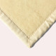 Plaid MIDIPY Gabarro blanc en haute laine française 120x180cm galon écru porte-plaid camel