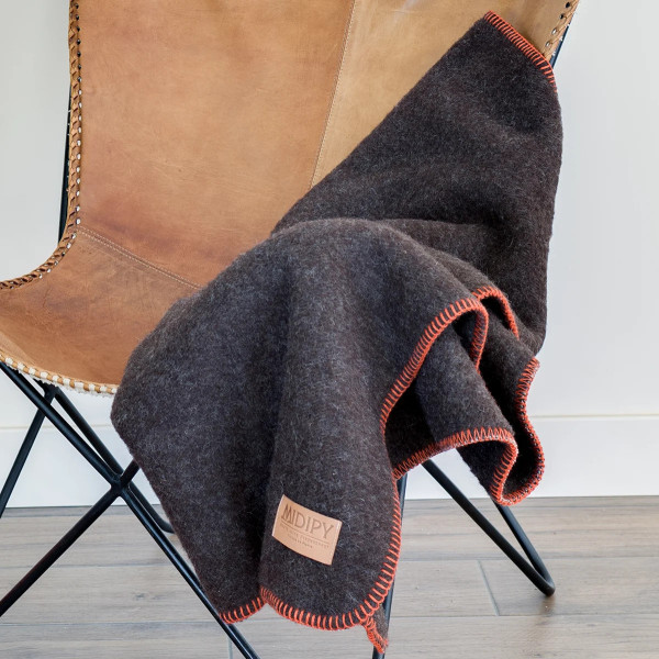 Plaid MIDIPY Maupas chocolat en haute laine française 120x90cm - 2 coloris