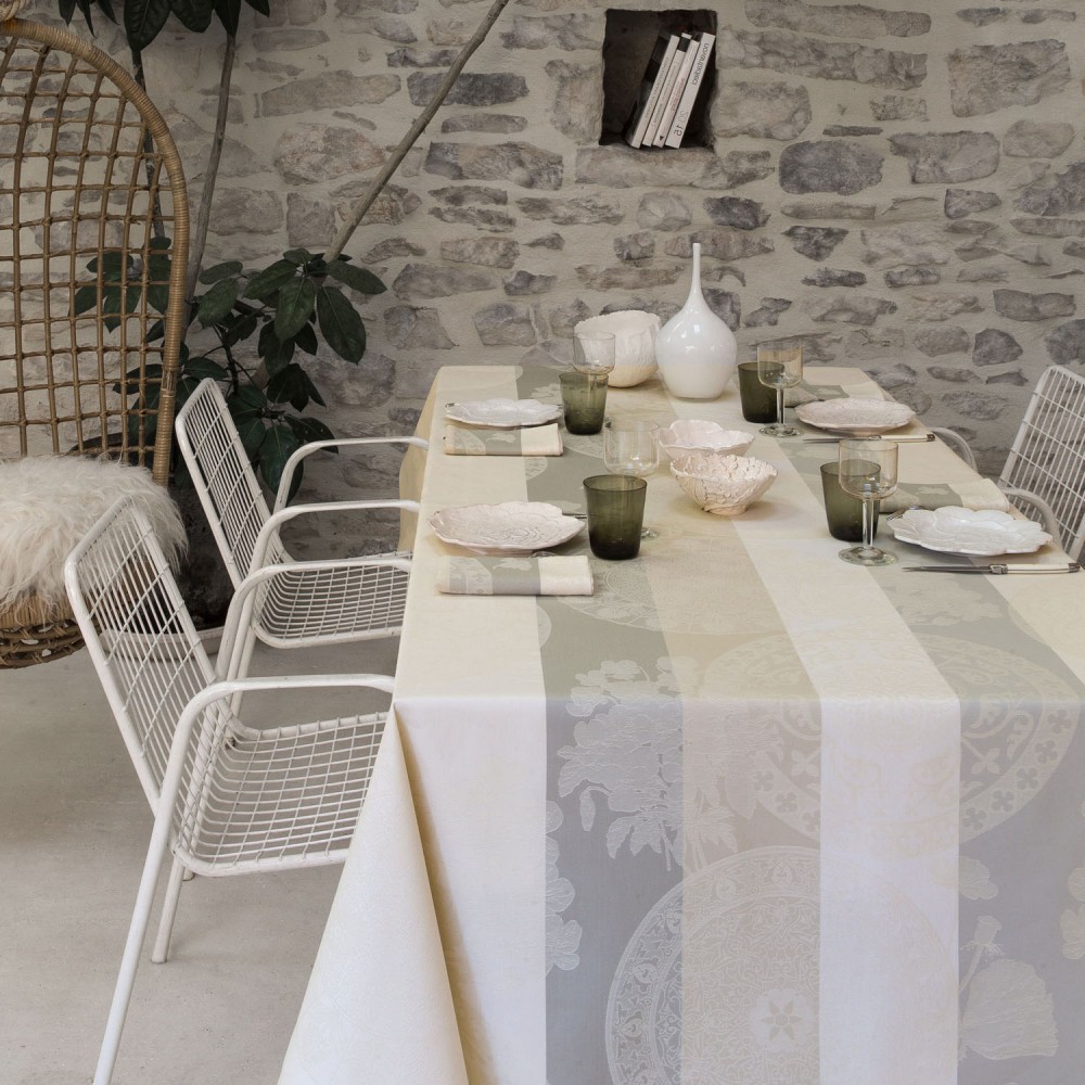 Nappe enduite en coton, fleurs gourmandes craie Le Jacquard Francais