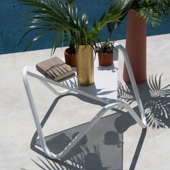 Table d'appoint Vogue micro-perforée LAFUMA MOBILIER - 2 coloris