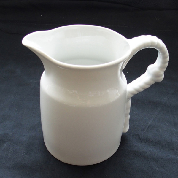Pichet Passementerie porcelaine Jacques Pergay
