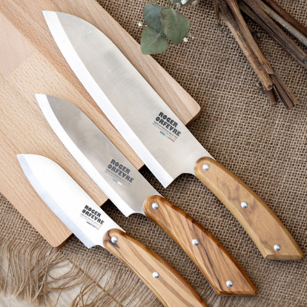 Planche à découper et 3 couteaux Santoku Roger Orfèvre