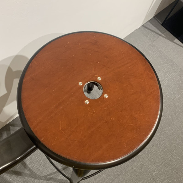 Chaise haute Nicolle métal H75 avec galette cuir lisse fauve