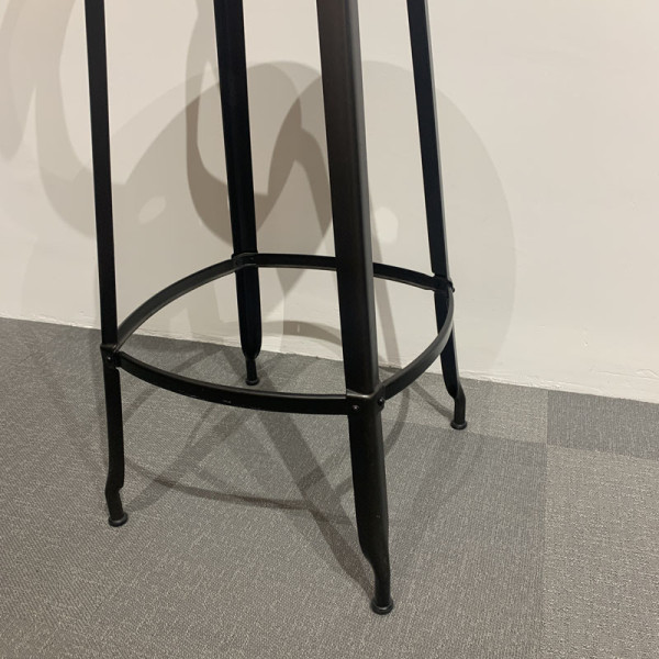 Chaise haute Nicolle métal H75 avec galette cuir lisse fauve