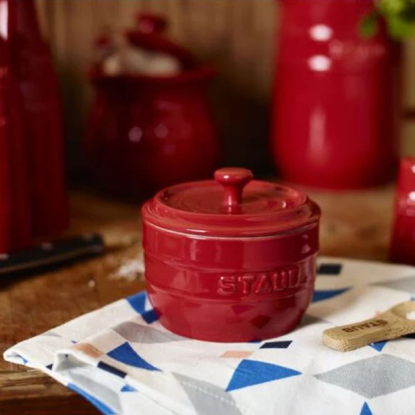 Pot à sel Staub en céramique rouge cerise