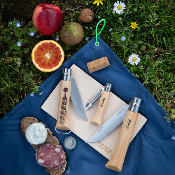 Kit cuisine nomade OPINEL avec couteaux tire bouchon, décapsuleur et planche