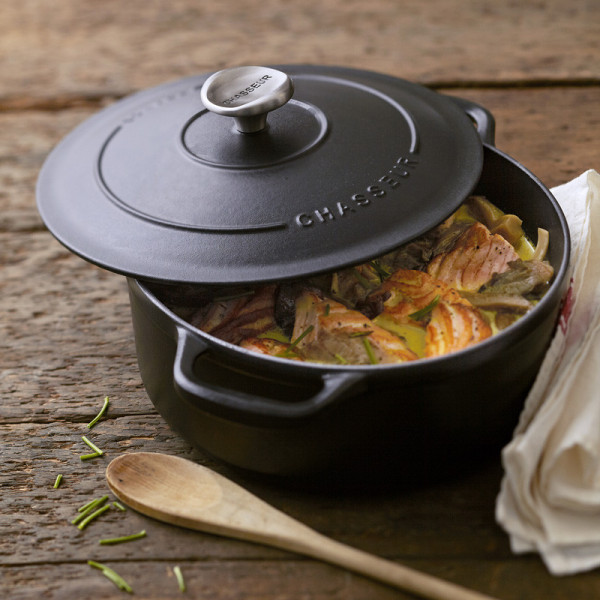 Cocotte en fonte CHASSEUR 22cm - 2 coloris