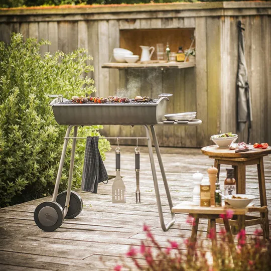 Barbecue en fonte INVICTA sur chariot Niagara