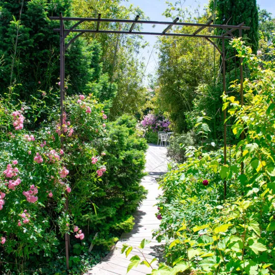 Pergola Louis Moulin Arche en acier noir charbon