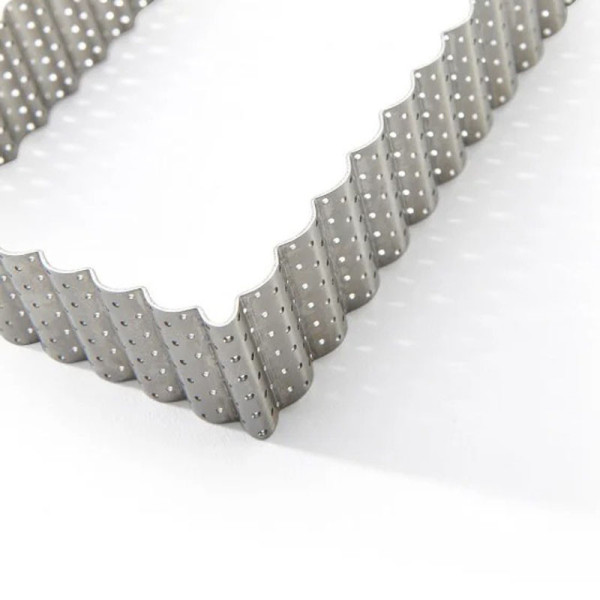 Cercle à tarte DE BUYER rectangulaire cannelé en inox perforé 35cm