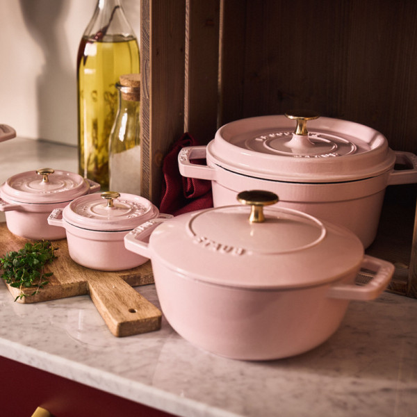 Marmite cocotte chistera STAUB Sorbet rose 26cm en fonte