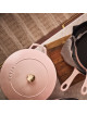 Marmite cocotte chistera STAUB Sorbet rose 26cm en fonte