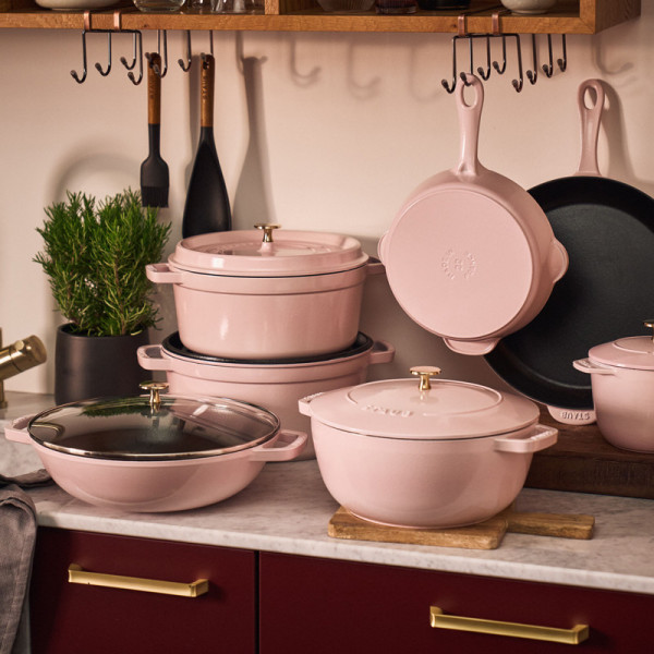 Marmite cocotte chistera STAUB Sorbet rose 26cm en fonte