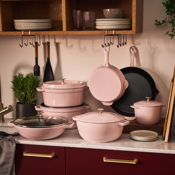 Marmite cocotte chistera STAUB Sorbet rose 26cm en fonte