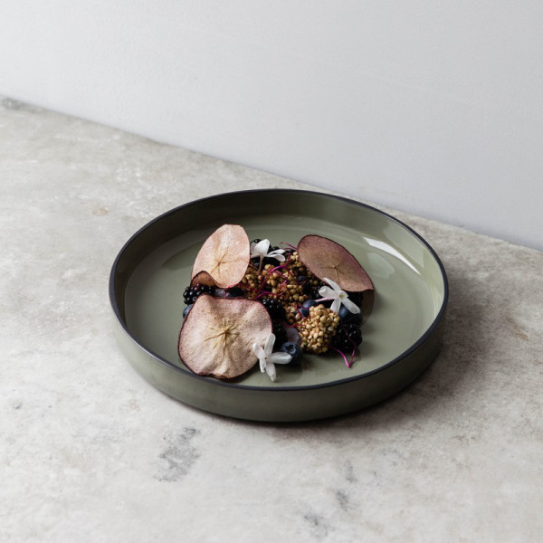 Assiette gourmande 23cm Caractère REVOL PORCELAINE - 6 coloris