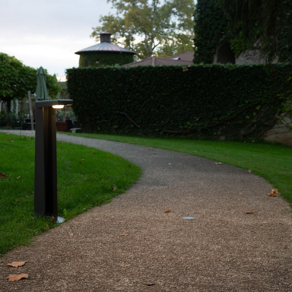 Borne ROC CHABANNE Eclairage solaire - 2 coloris 3 fixations