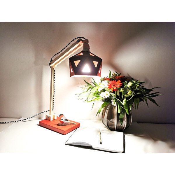 Lampe de bureau LEEWALIA Origami bordeaux et bois