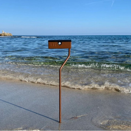 Borne solaire LYX LUMINAIRES Tee avec détecteur de présence