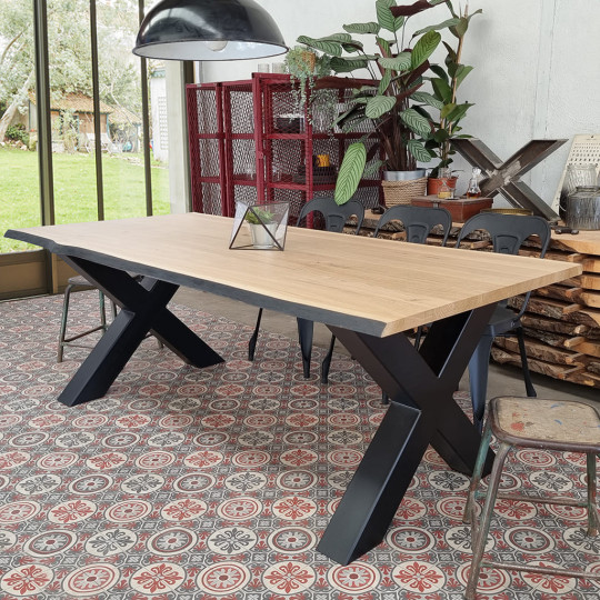 Table de repas BRUT modèle X rectangulaire en bois massif chêne clair piètement noir croisé - 8 tailles