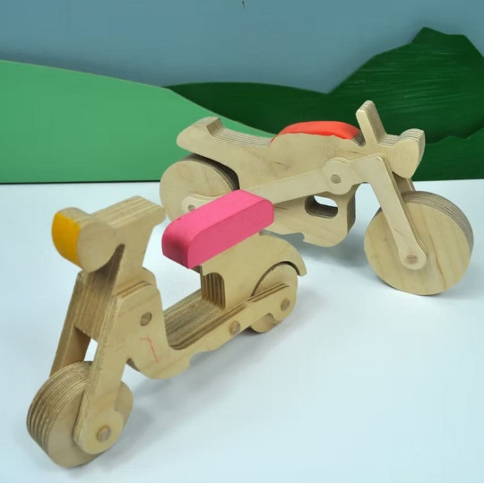 Moto en bois MANUFACTURE EN FAMILLE Mes 2 jolies bécanes Chopper ou scooter - 2 modèles