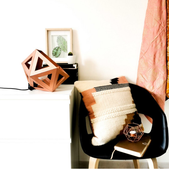 Grande lampe à poser LEEWALIA Origami métallisée Cuivre