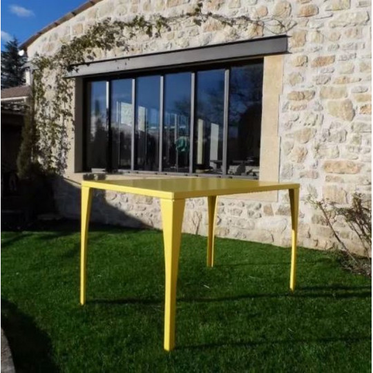 Table de jardin CLF CREATION en métal jaune 120x75x75cm