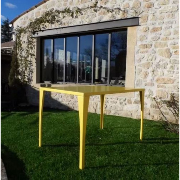 Table de jardin CLF CREATION en métal jaune 120x75x75cm