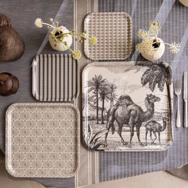Plateau LE JACQUARD FRANCAIS Dune Dromadaire argile 38x38cm en bois de bouleau