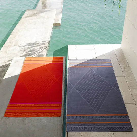 Drap de plage LE JACQUARD FRANCAIS Sand Club Voile sable noir 100x200cm