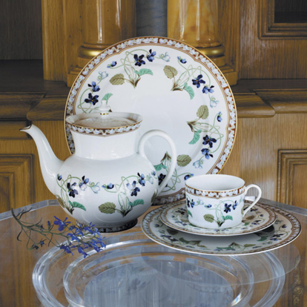 Assiette creuse à aile HAVILAND Impératrice Eugénie en porcelaine 23.5cm