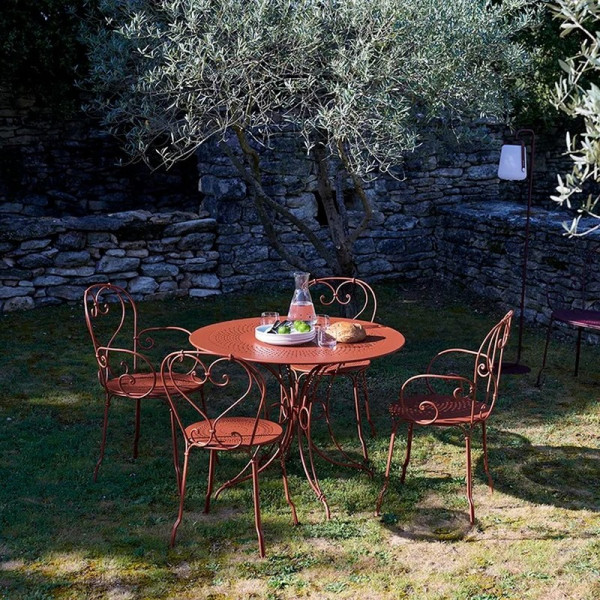 Table à manger ronde FERMOB 1900 96cm en métal - 26 coloris