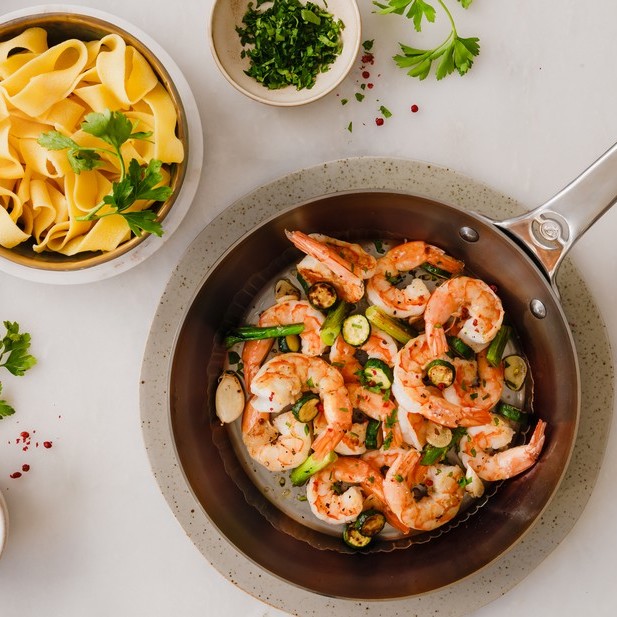 Poêle crevettes snackées au four