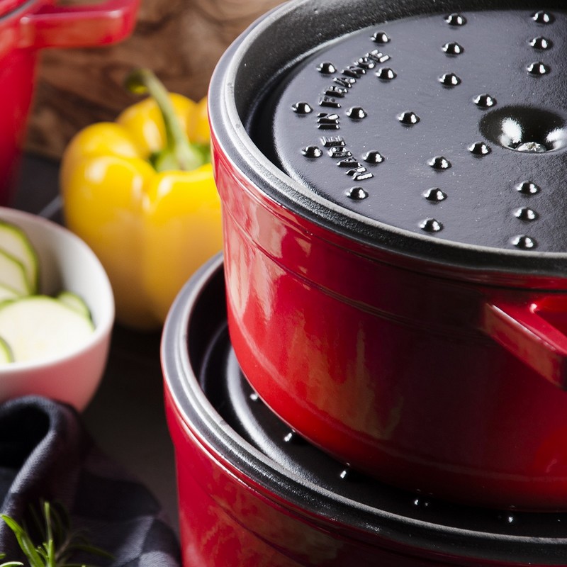 cocotte en fonte staub rouge