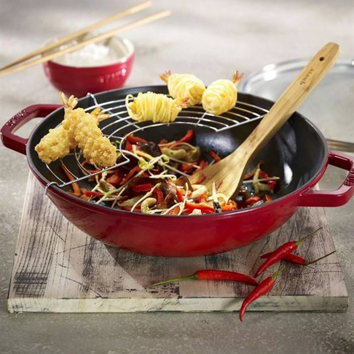 wok en fonte staub rouge cerise