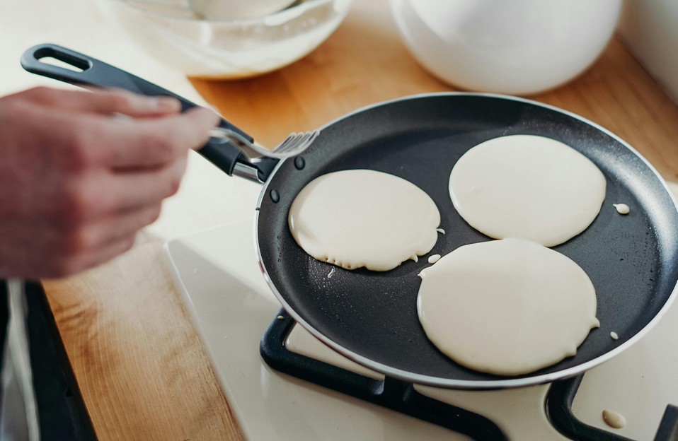 Poêles téflon  utilisation, danger, symptômes et conséquences pancakes