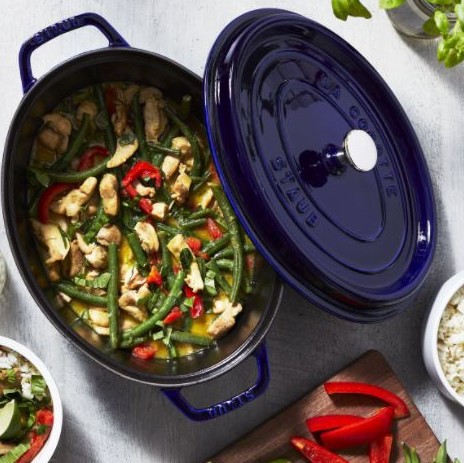 Cocotte en fonte ovale bleue intense staub