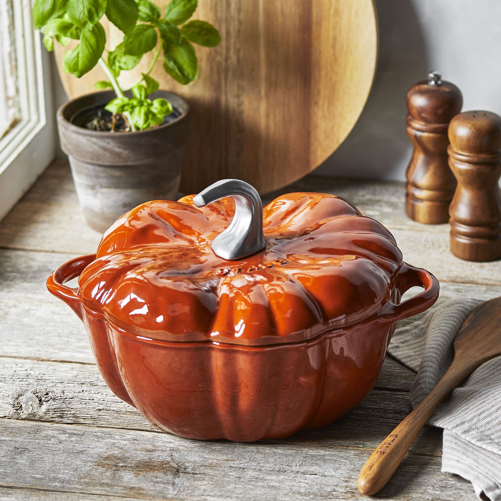 Cocotte en fonte staub citrouille orange