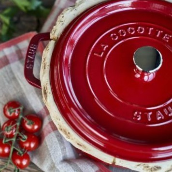 Cocotte en fonte staub ronde cerise rouge