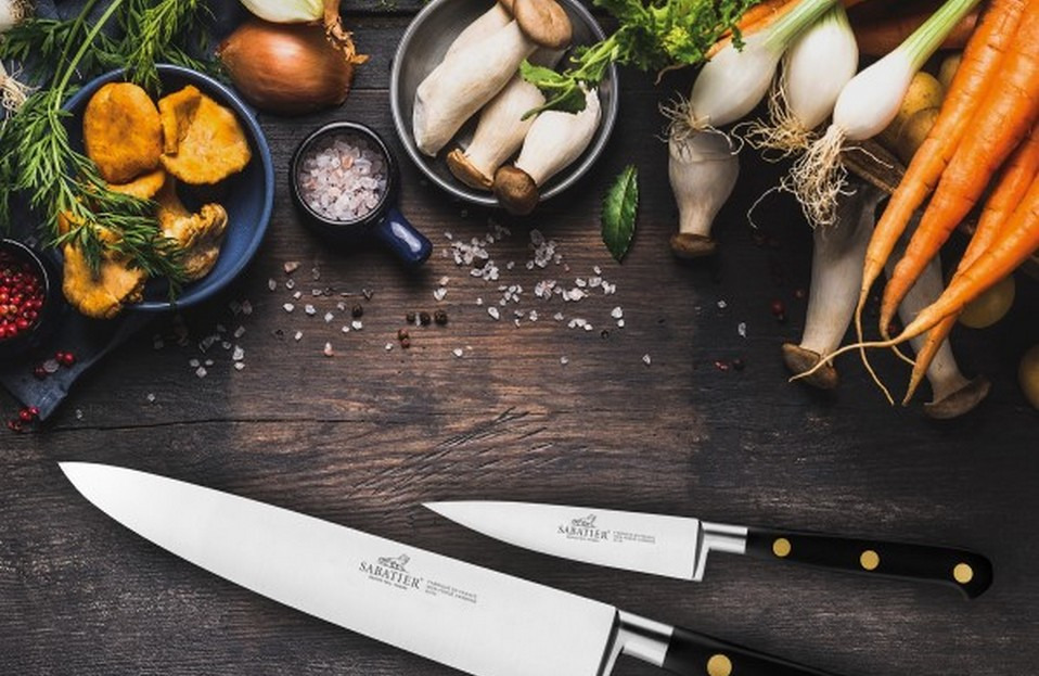 Quel type de couteau pour émincer des légumes comme un pro ?