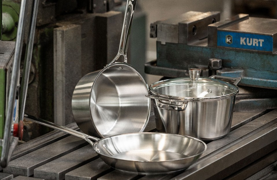 Comment bien nettoyer une poêle ou une casserole en inox ?